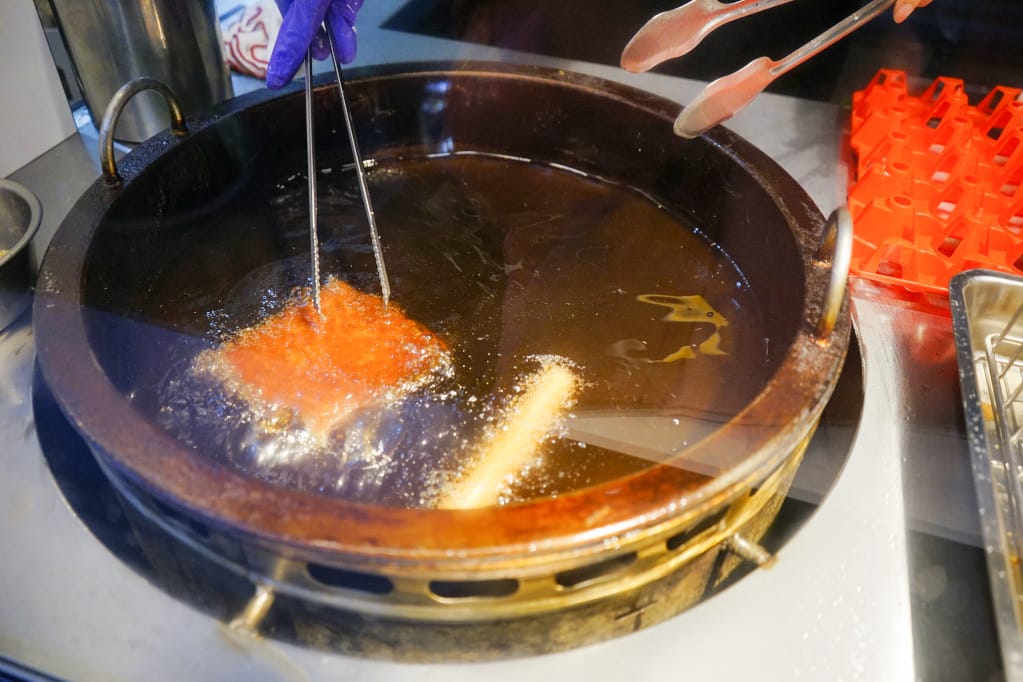 桃園｜BooM炸蛋蔥油餅(桃園中平店) 手工現桿餅皮、爆漿半熟蛋蔥油餅