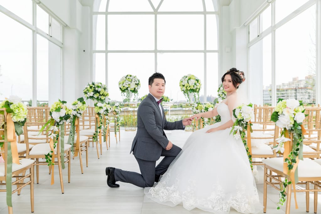 婚禮｜桃園婚宴場地推薦！皇家薇庭婚宴會館Royal Wedding 挑高法蘭新廳+超美水晶教堂戶外草地證婚
