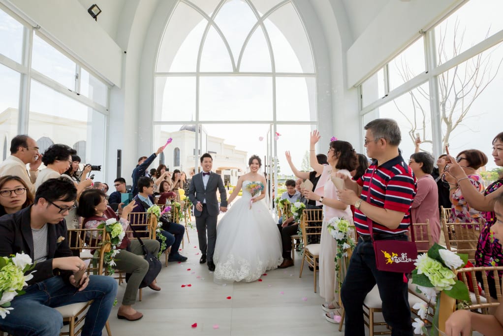 婚禮｜桃園婚宴場地推薦！皇家薇庭婚宴會館Royal Wedding 挑高法蘭新廳+超美水晶教堂戶外草地證婚