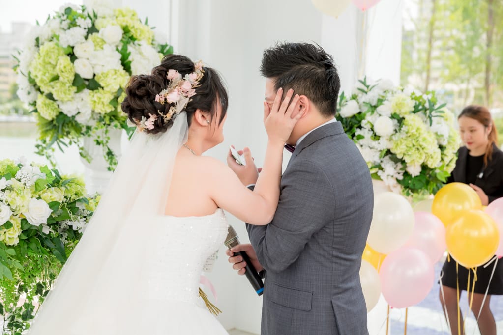 婚禮｜桃園婚宴場地推薦！皇家薇庭婚宴會館Royal Wedding 挑高法蘭新廳+超美水晶教堂戶外草地證婚