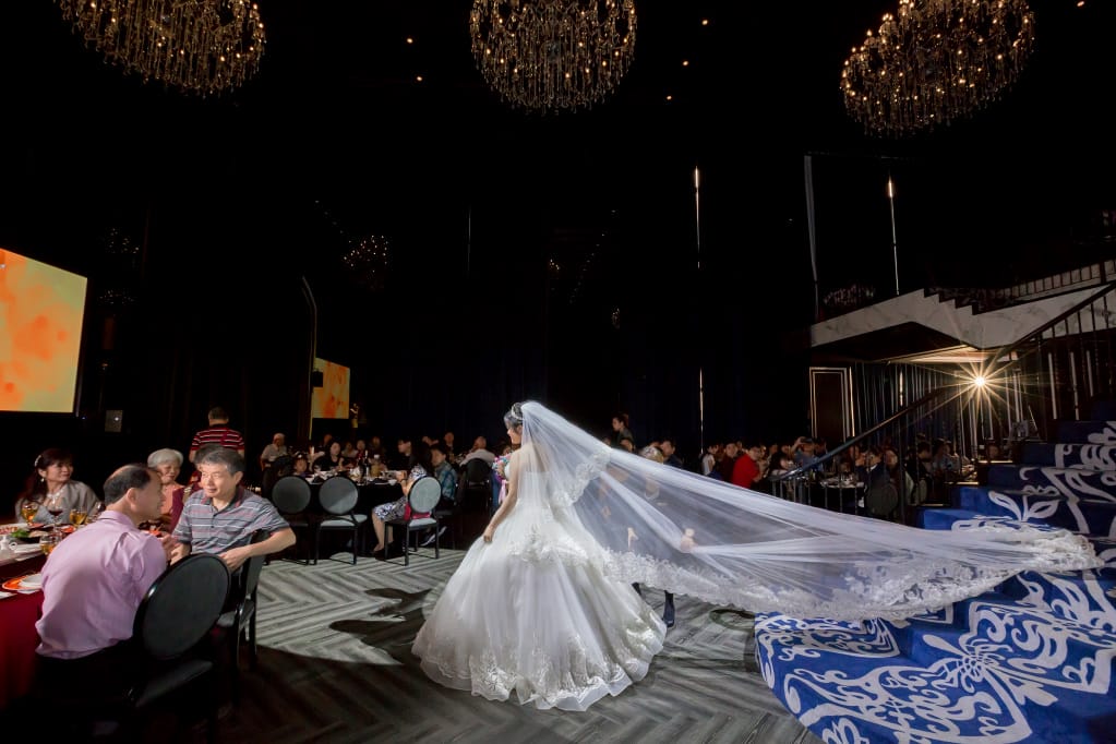 婚禮｜桃園婚宴場地推薦！皇家薇庭婚宴會館Royal Wedding 挑高法蘭新廳+超美水晶教堂戶外草地證婚