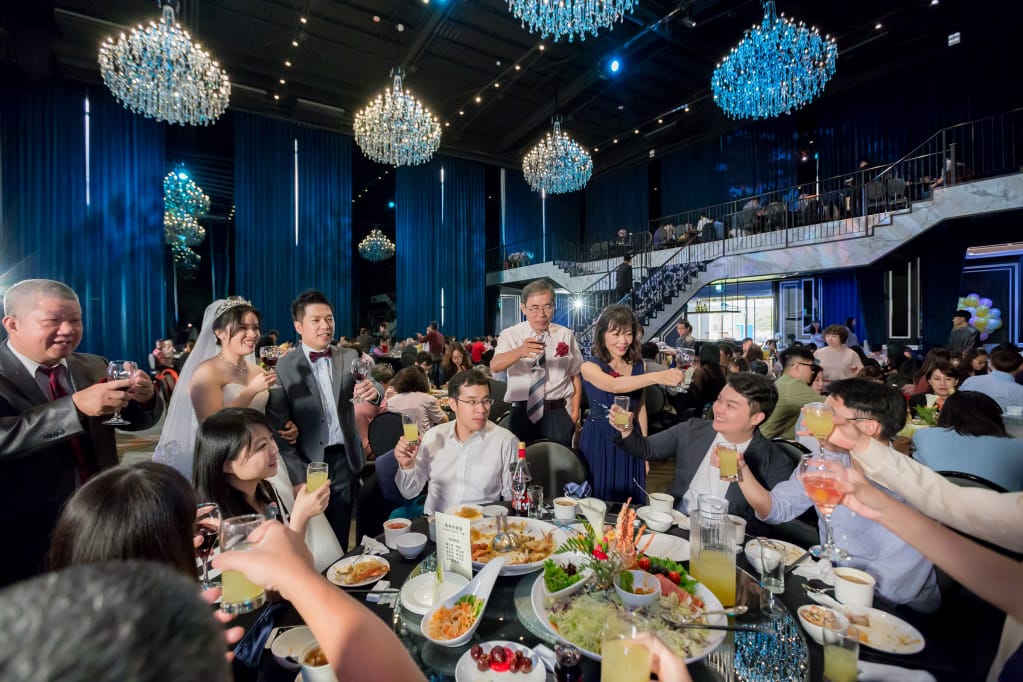 婚禮｜桃園婚宴場地推薦！皇家薇庭婚宴會館Royal Wedding 挑高法蘭新廳+超美水晶教堂戶外草地證婚