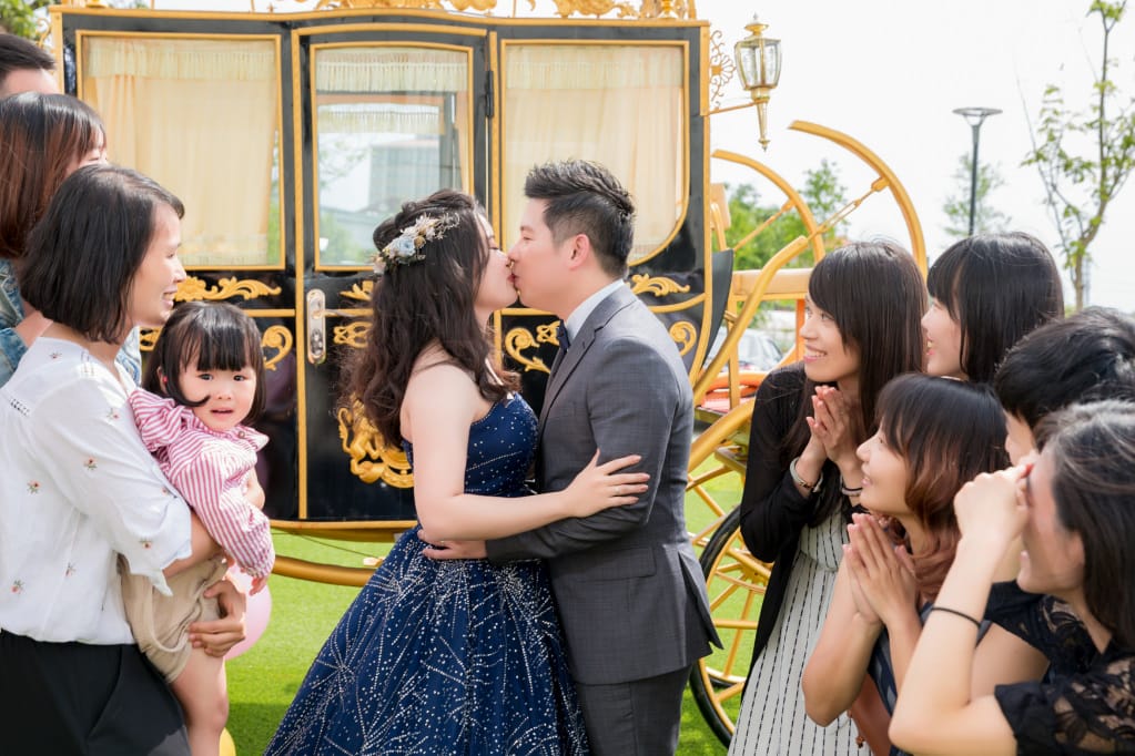 婚禮｜桃園婚宴場地推薦！皇家薇庭婚宴會館Royal Wedding 挑高法蘭新廳+超美水晶教堂戶外草地證婚