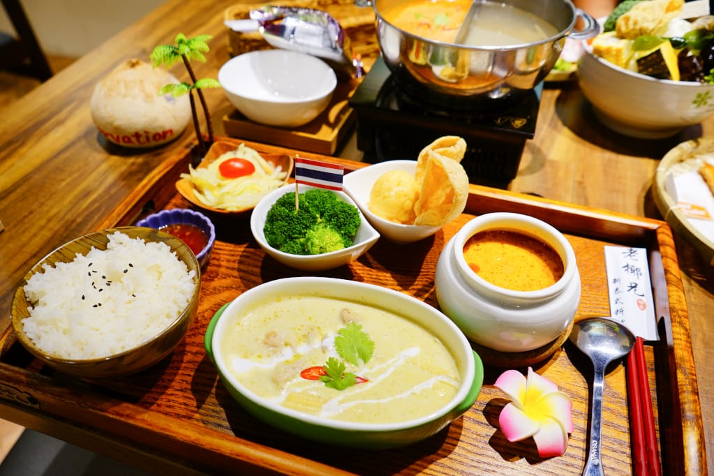 台北｜大直美食 老椰兄新泰式料理(ATT 4 Recharge) 泰式打拋豬冰花煎餃、南洋火鍋、泰國椰子冰推薦！
