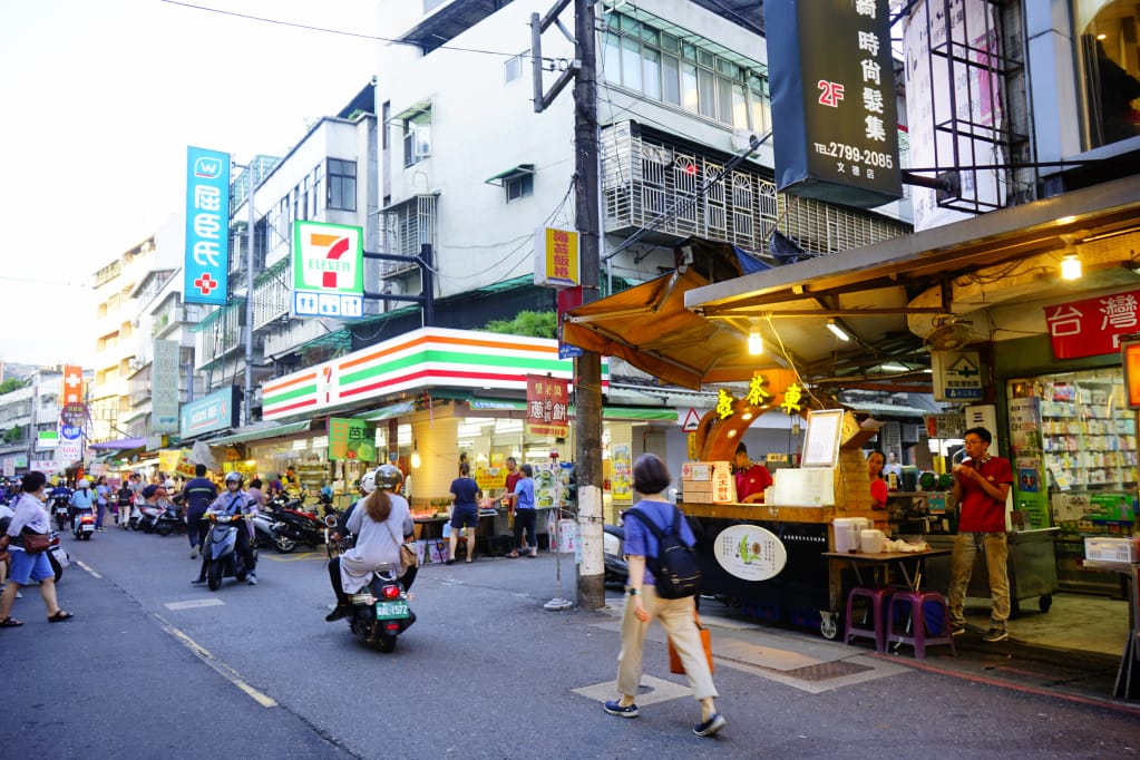 台北｜蟹老闆古早味手工蔥油餅 王子麵、巧克力珍珠創意蔥油餅 內湖737巷美食推薦！
