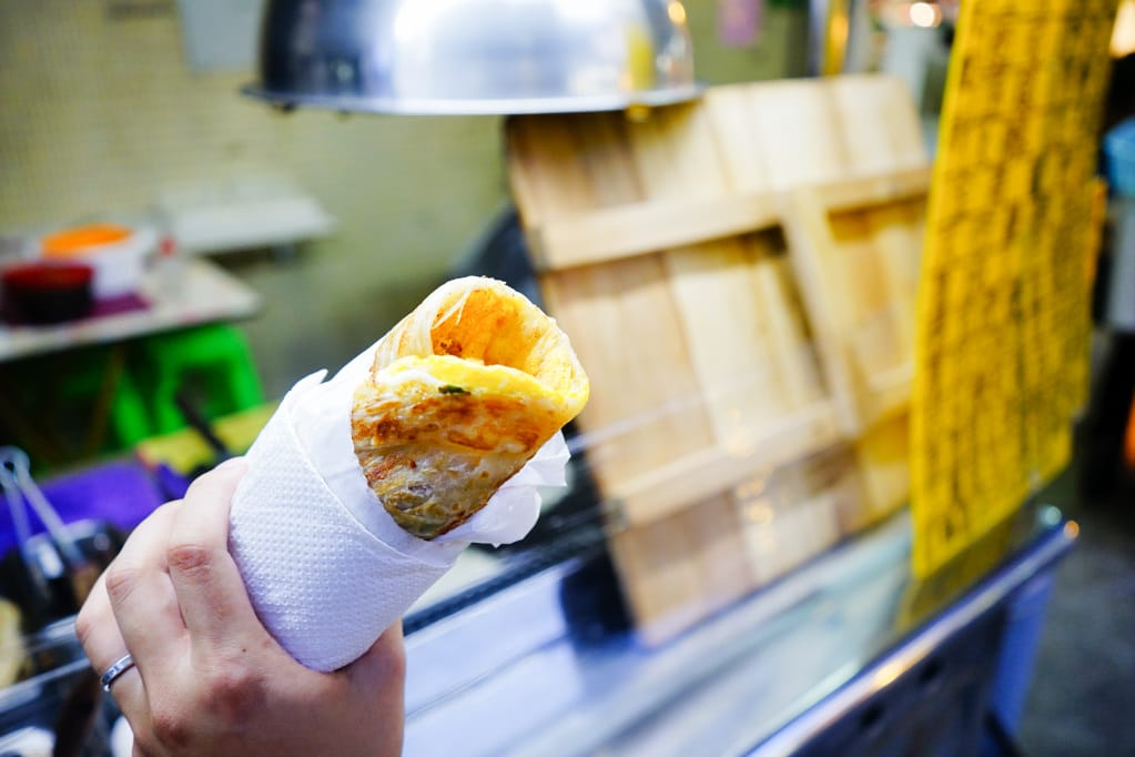台北｜蟹老闆古早味手工蔥油餅 王子麵、巧克力珍珠創意蔥油餅 內湖737巷美食推薦！