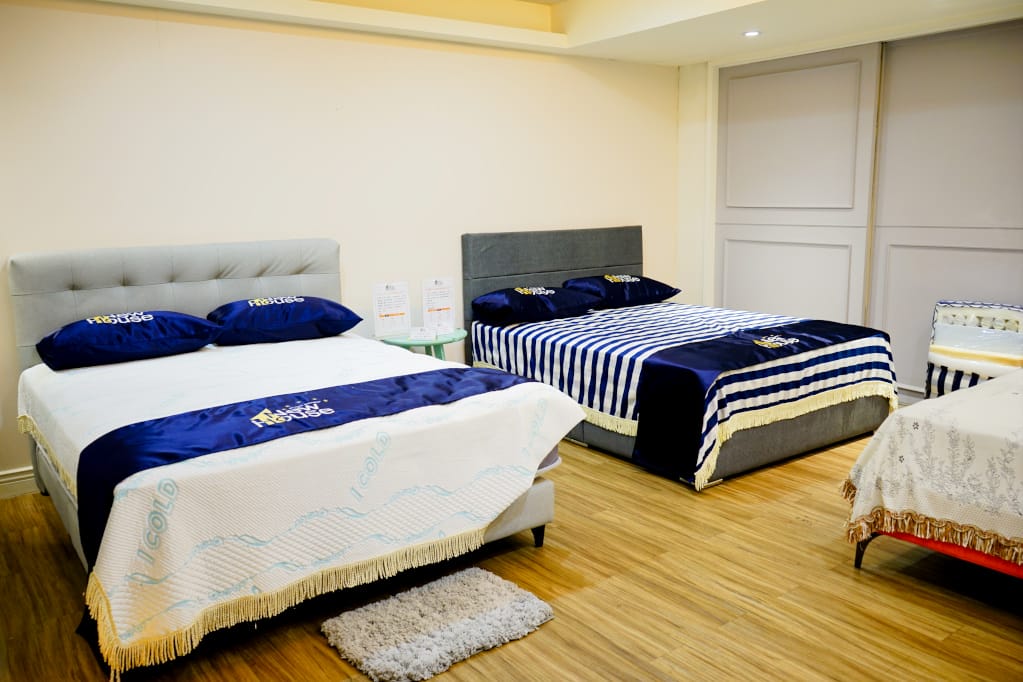 家具｜新家沙發開箱！新家園家具 30年在地沙發工廠 床墊、沙發訂製價格透明公開，款式多服務好！