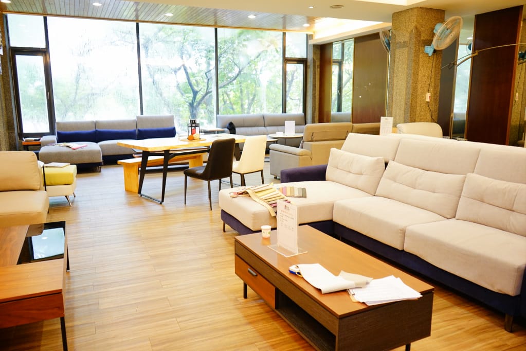 家具｜新家沙發開箱！新家園家具 30年在地沙發工廠 床墊、沙發訂製價格透明公開，款式多服務好！