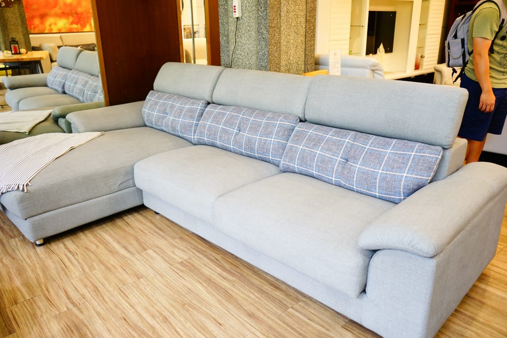 家具｜新家沙發開箱！新家園家具 30年在地沙發工廠 床墊、沙發訂製價格透明公開，款式多服務好！