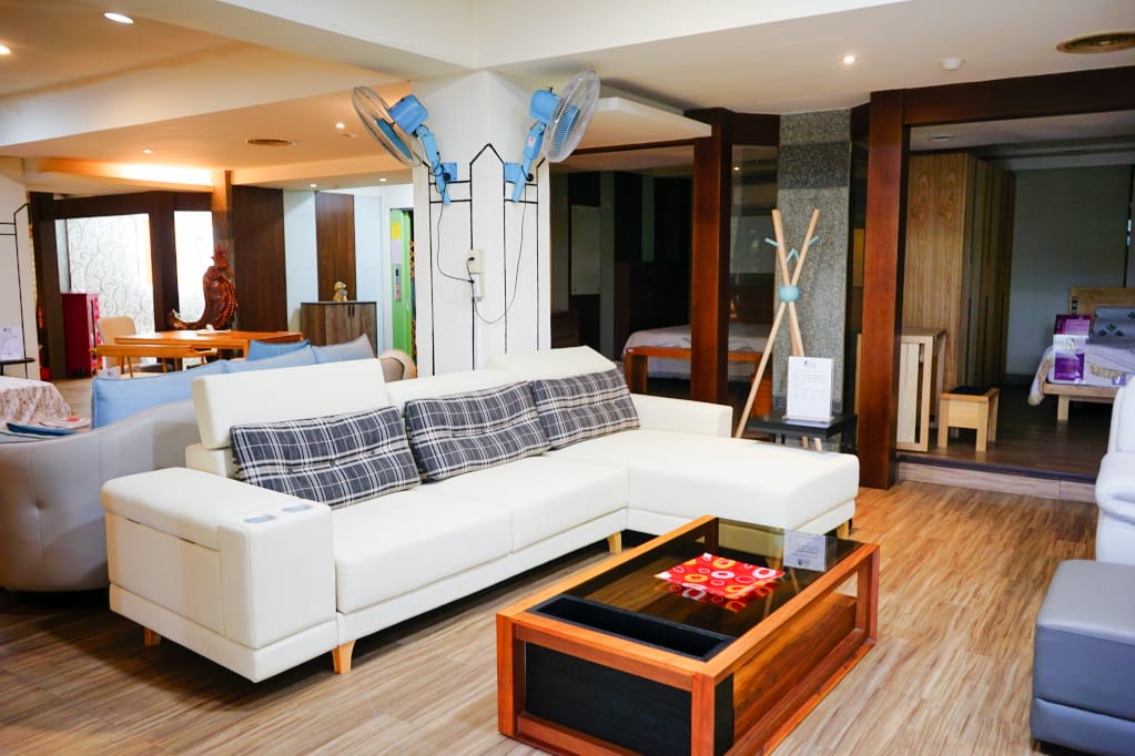 家具｜新家沙發開箱！新家園家具 30年在地沙發工廠 床墊、沙發訂製價格透明公開，款式多服務好！