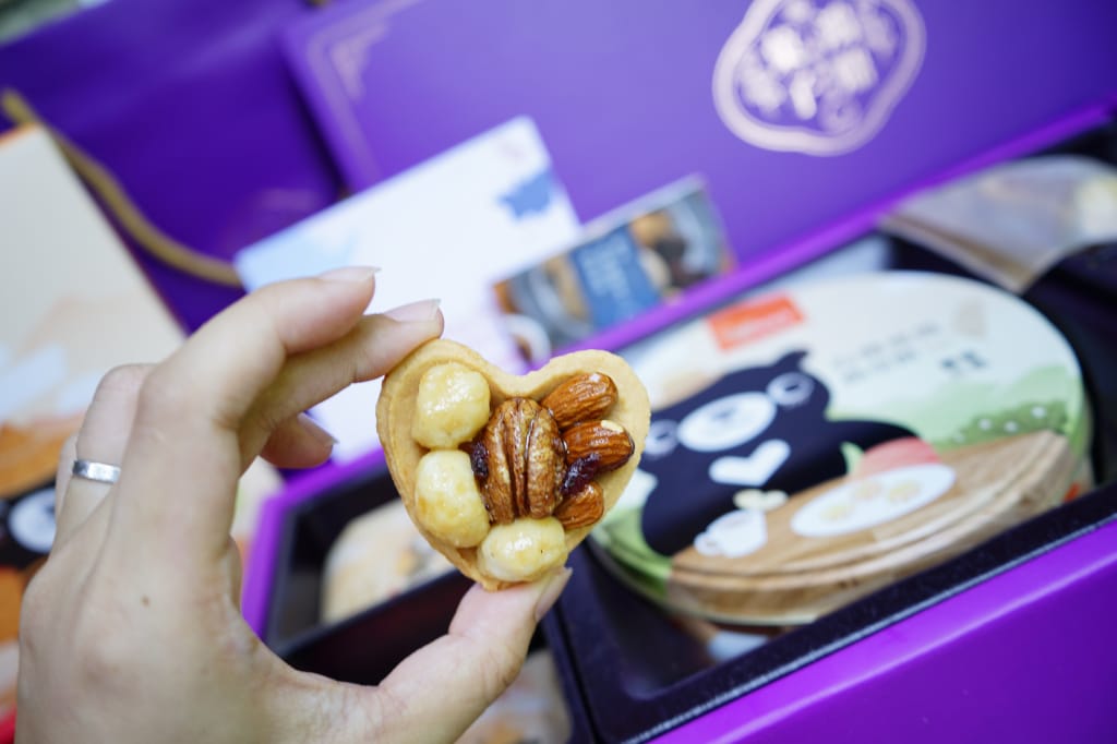 伴手禮|台中 鴻鼎菓子 鳳凰酥、堅果塔、曲奇餅 年節中秋禮盒推薦! - 第16張圖 伴手禮|台中 鴻鼎菓子 鳳凰酥、堅果塔、曲奇餅 年節中秋禮盒推薦!