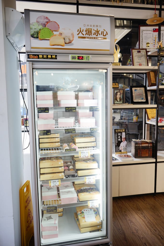 桃園｜許燕斌手作烘焙(桃園店) 水果系列高纖麵包、夏日法式冰淇淋麵包、髒髒包推薦！