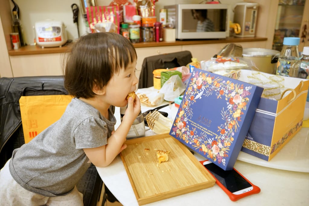 伴手禮|新竹法樂公爵手工坊中秋禮盒 黃金流沙酥月餅、手工牛軋餅 - 第2張圖 伴手禮|新竹法樂公爵手工坊中秋禮盒 黃金流沙酥月餅、手工牛軋餅