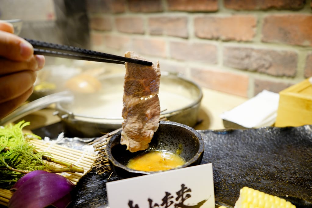 新竹｜山上走走 A5和牛沾海膽蛋黃醬+活體龍蝦三吃之日式無菜單海鮮鍋物