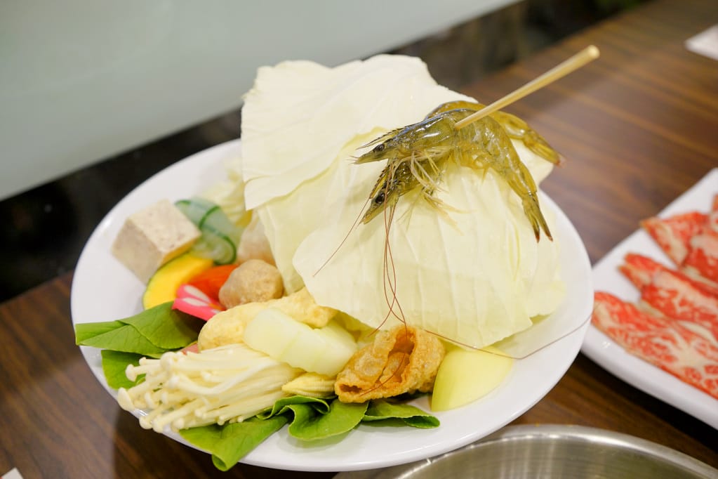 新北｜八方悅日式涮涮鍋(新莊鴻金寶店) 熟成牛肉、平價海鮮火鍋