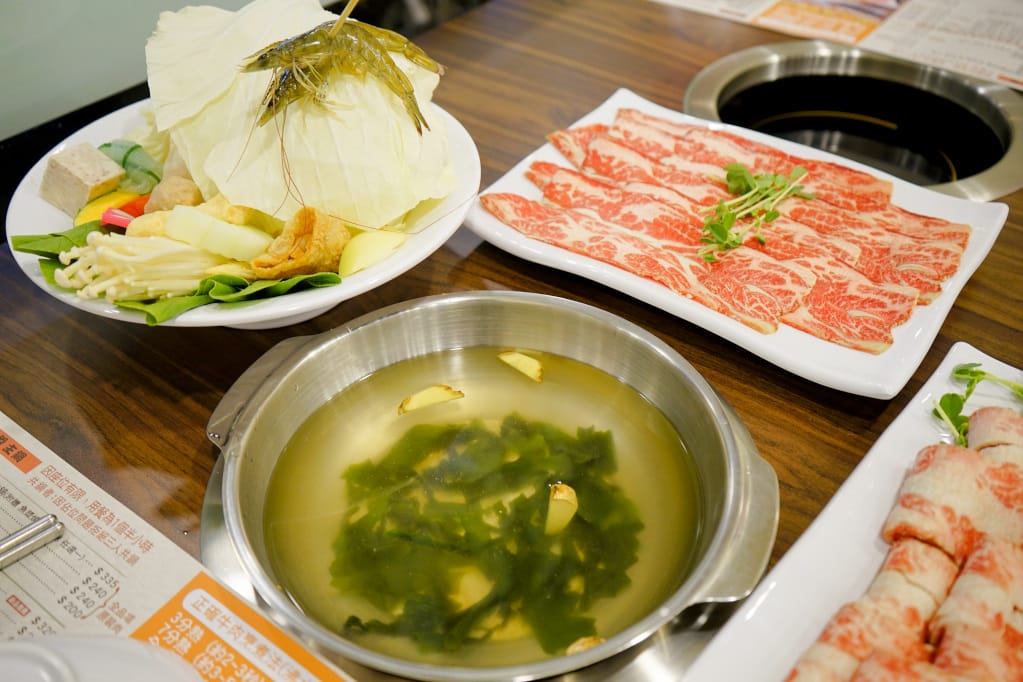 新北｜八方悅日式涮涮鍋(新莊鴻金寶店) 熟成牛肉、平價海鮮火鍋