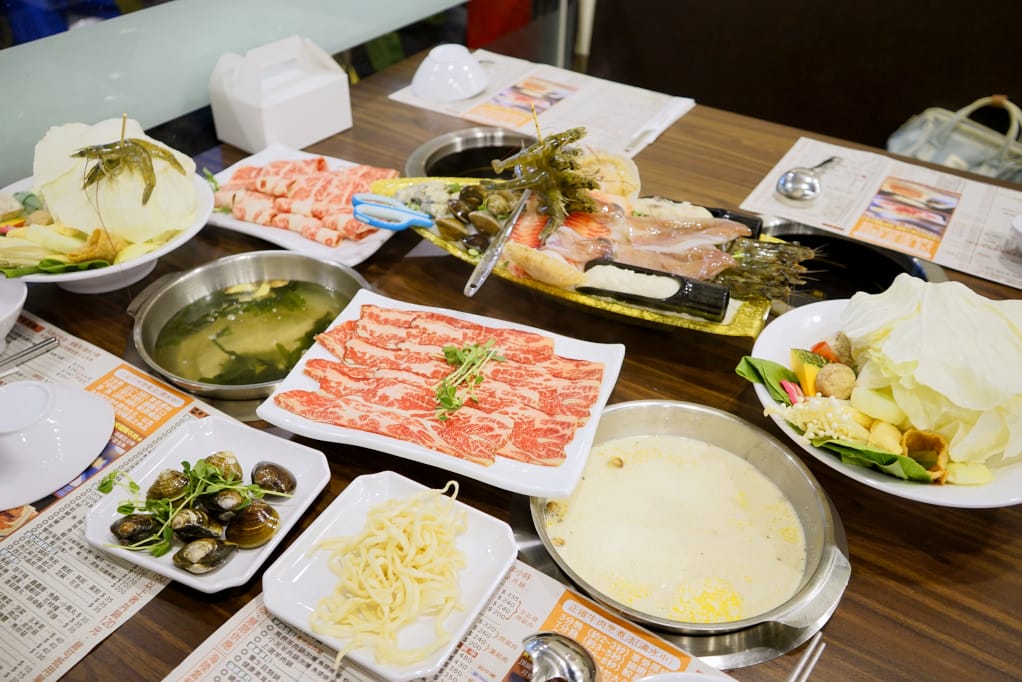 新北｜八方悅日式涮涮鍋(新莊鴻金寶店) 熟成牛肉、平價海鮮火鍋