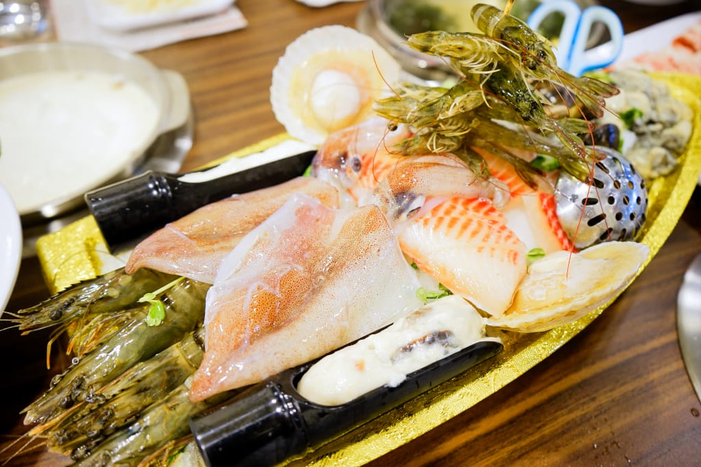 新北｜八方悅日式涮涮鍋(新莊鴻金寶店) 熟成牛肉、平價海鮮火鍋