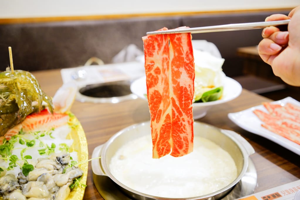 新北｜八方悅日式涮涮鍋(新莊鴻金寶店) 熟成牛肉、平價海鮮火鍋
