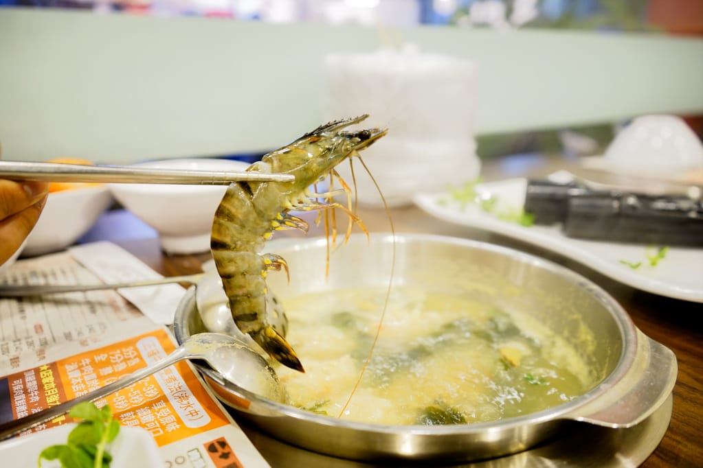新北｜八方悅日式涮涮鍋(新莊鴻金寶店) 熟成牛肉、平價海鮮火鍋