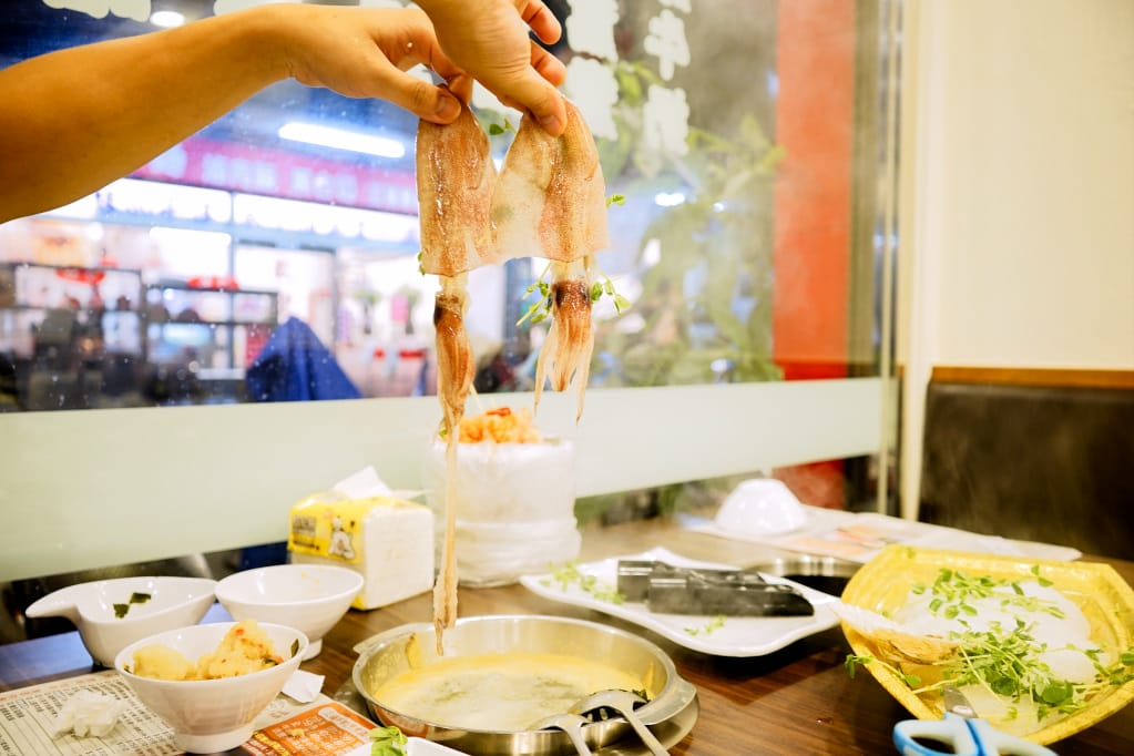 新北｜八方悅日式涮涮鍋(新莊鴻金寶店) 熟成牛肉、平價海鮮火鍋