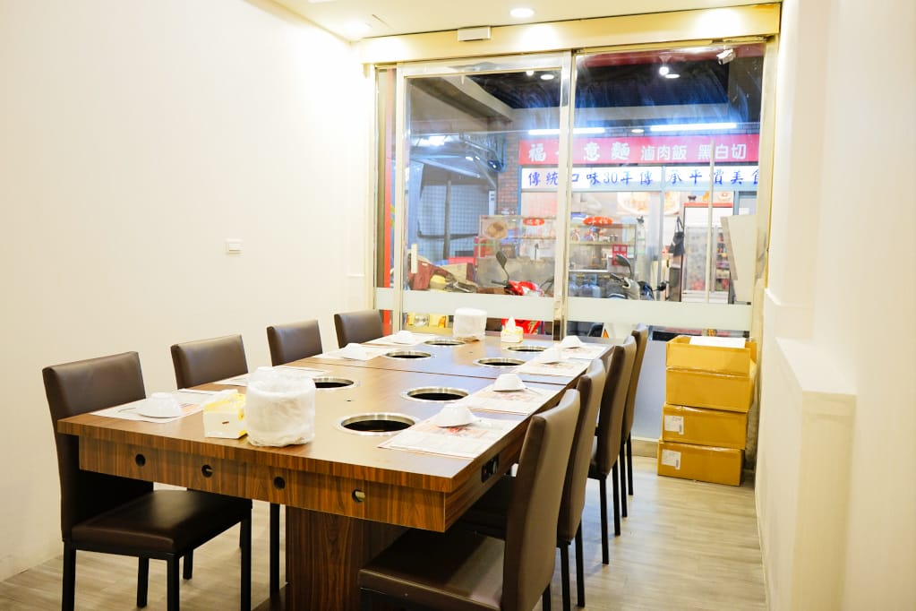 新北｜八方悅日式涮涮鍋(新莊鴻金寶店) 熟成牛肉、平價海鮮火鍋