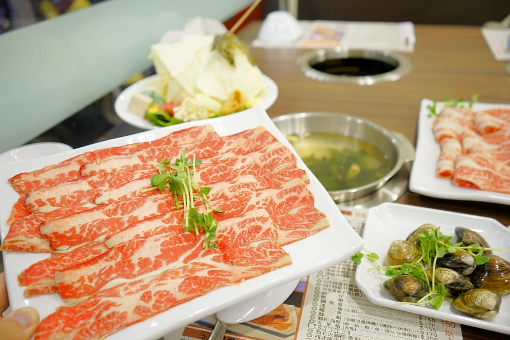 新北｜八方悅日式涮涮鍋(新莊鴻金寶店) 熟成牛肉、平價海鮮火鍋