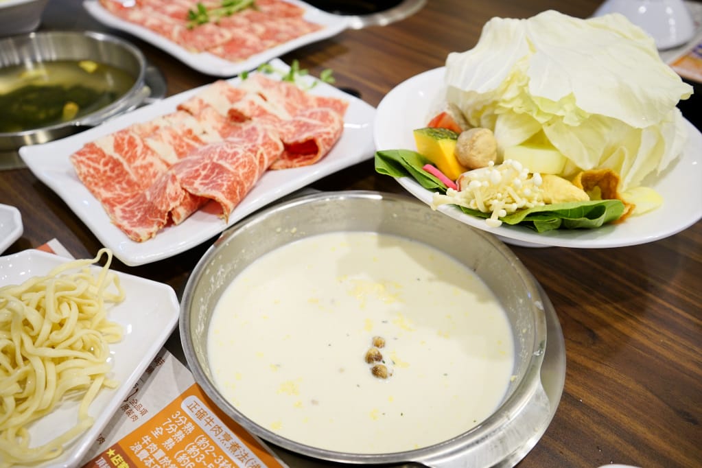 新北｜八方悅日式涮涮鍋(新莊鴻金寶店) 熟成牛肉、平價海鮮火鍋