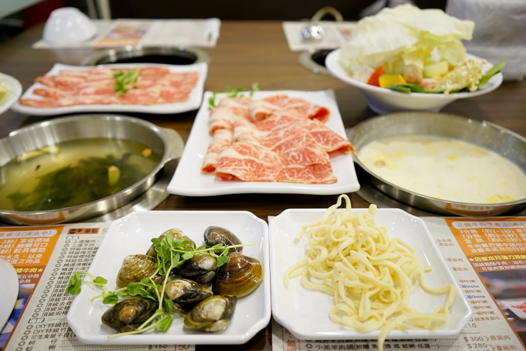 新北｜八方悅日式涮涮鍋(新莊鴻金寶店) 熟成牛肉、平價海鮮火鍋