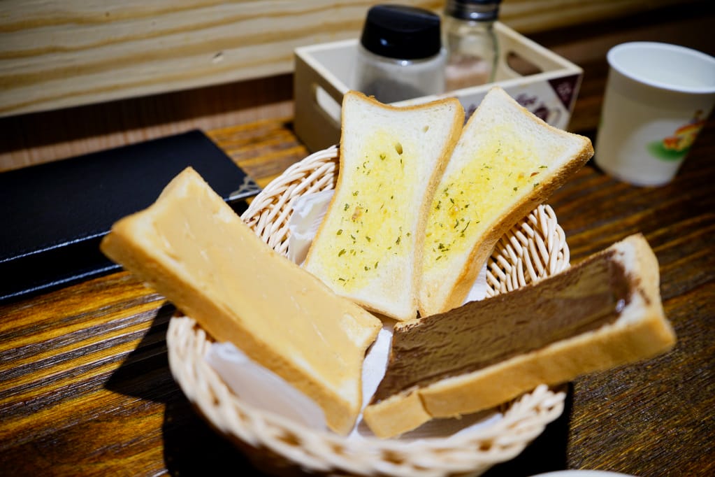 台北｜人从众厚切牛排館-西門店 萬華西門町美食推薦！