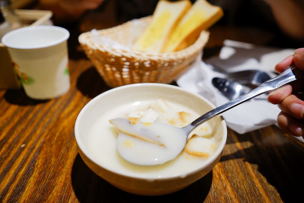 台北｜人从众厚切牛排館-西門店 萬華西門町美食推薦！