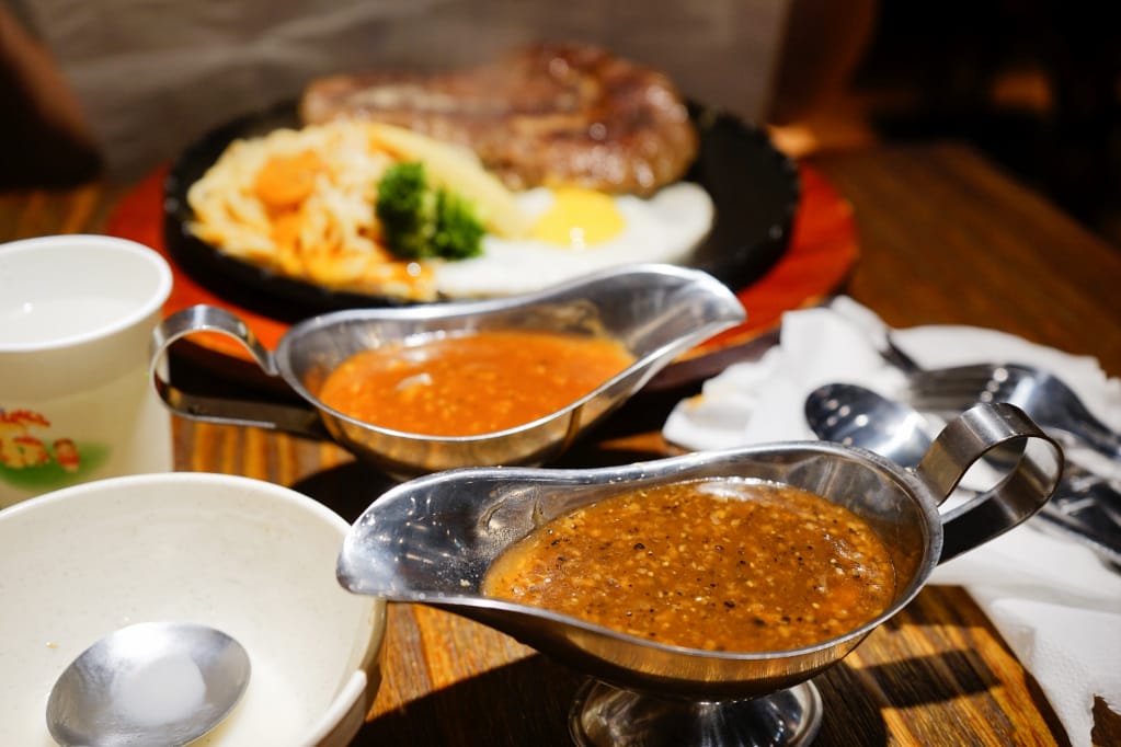 台北｜人从众厚切牛排館-西門店 萬華西門町美食推薦！