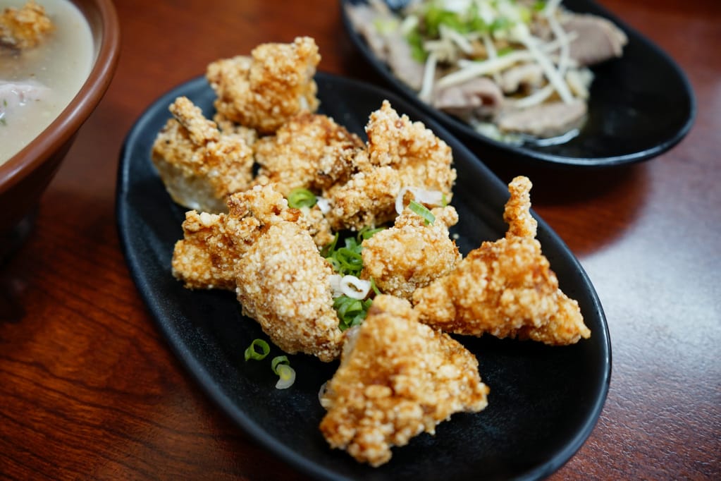 台南｜火城麵店 60年的美味傳承 外酥內軟Q的九母魚酥(狗母魚酥)