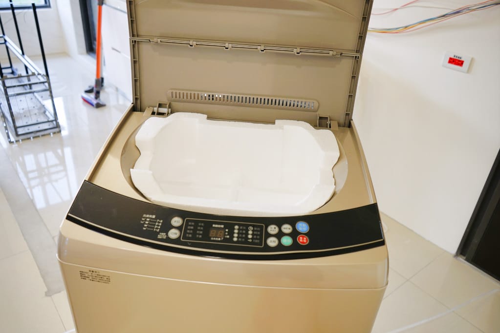 家電｜美國Frigidaire富及第faw-1213wc 超好取窄身12kg洗衣機開箱！小陽台也能有大空間~