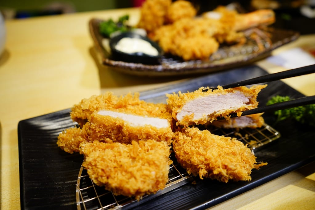 美食|台南 勝博殿(南紡店)日式炸豬排 厚切嫩肩里脊豬排、季節限定廣島牡蠣推薦! - 第15張圖 美食|台南 勝博殿(南紡店)日式炸豬排 厚切嫩肩里脊豬排、季節限定廣島牡蠣推薦!