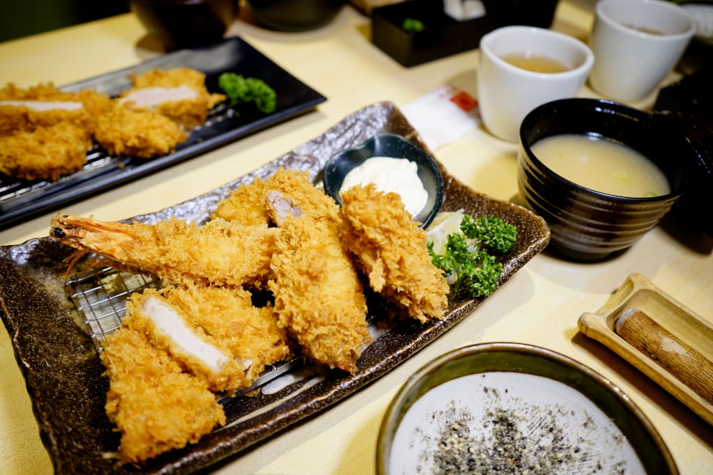 美食|台南 勝博殿(南紡店)日式炸豬排 厚切嫩肩里脊豬排、季節限定廣島牡蠣推薦! - 第16張圖 美食|台南 勝博殿(南紡店)日式炸豬排 厚切嫩肩里脊豬排、季節限定廣島牡蠣推薦!