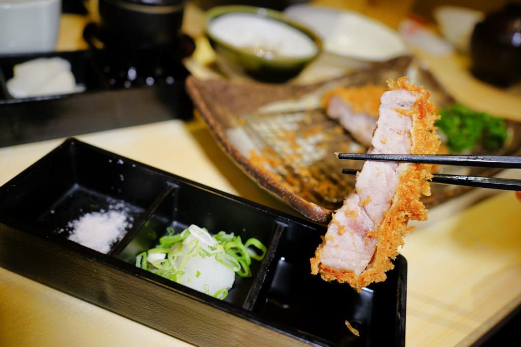 美食|台南 勝博殿(南紡店)日式炸豬排 厚切嫩肩里脊豬排、季節限定廣島牡蠣推薦! - 第21張圖 美食|台南 勝博殿(南紡店)日式炸豬排 厚切嫩肩里脊豬排、季節限定廣島牡蠣推薦!