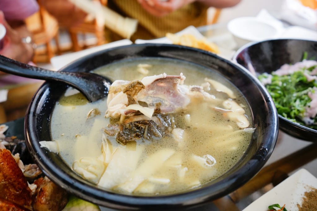 台南｜關仔嶺竹香園總店 關仔嶺老街美食 甕缸雞推薦！