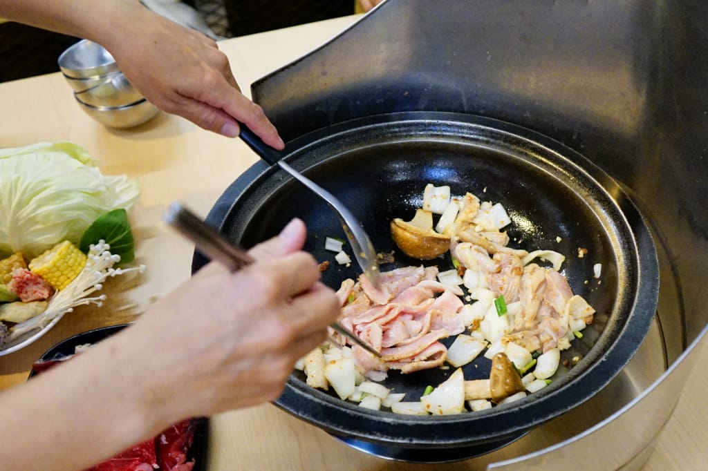台南|錦城石頭火鍋 傳承30年好味道,用炒的火鍋最美味~ - 第11張圖 台南|錦城石頭火鍋 傳承30年好味道,用炒的火鍋最美味~