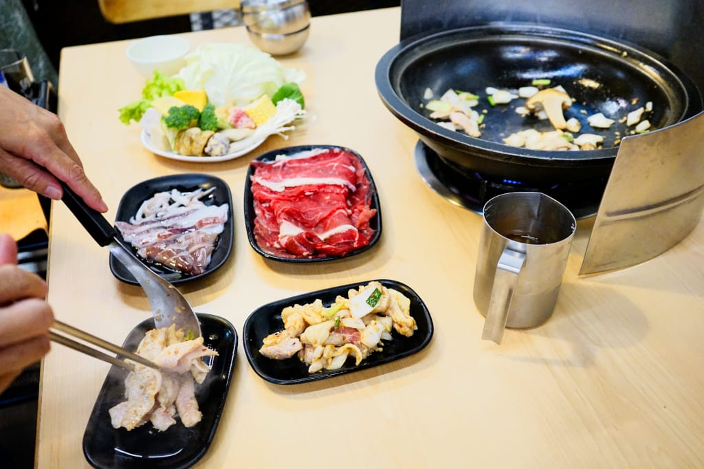 台南|錦城石頭火鍋 傳承30年好味道,用炒的火鍋最美味~ - 第12張圖 台南|錦城石頭火鍋 傳承30年好味道,用炒的火鍋最美味~