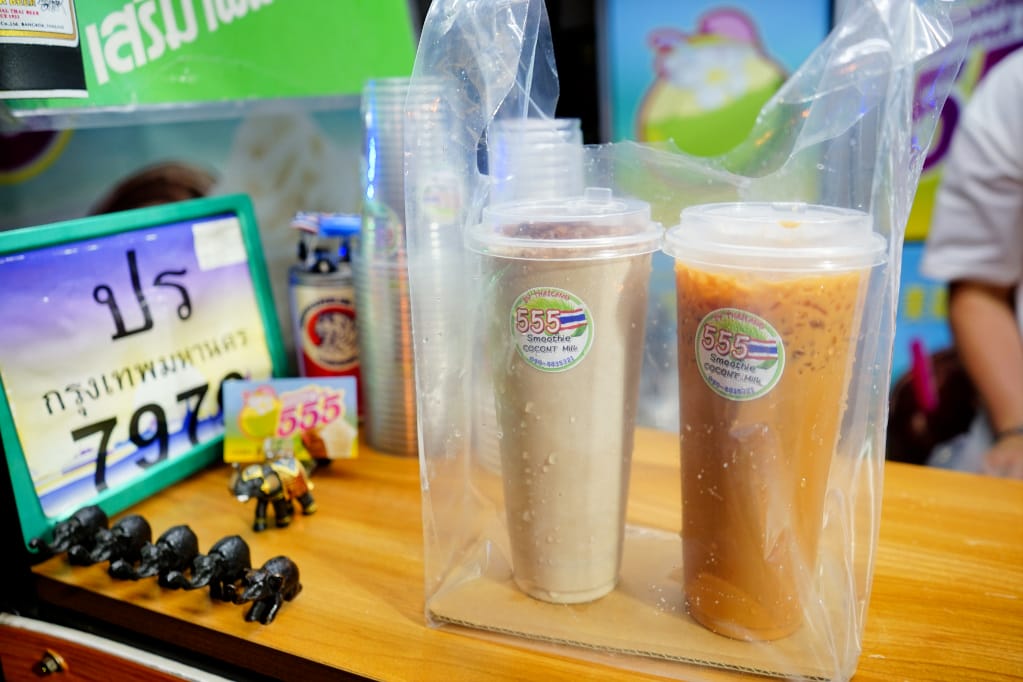 飲品｜台南 555 泰式椰奶冰沙 มะพร้าวปั่นนมสด 泰國風味飲品推薦！好喝的美祿牛奶冰沙~