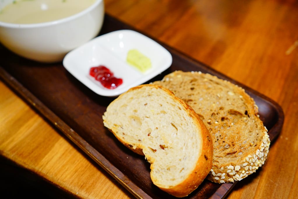 美食｜台北 Schumann’s Bistro No. 6 舒曼六號餐館(南京店) 德國豬腳、黑白啤酒 南京復興、小巨蛋聚餐餐廳推薦！