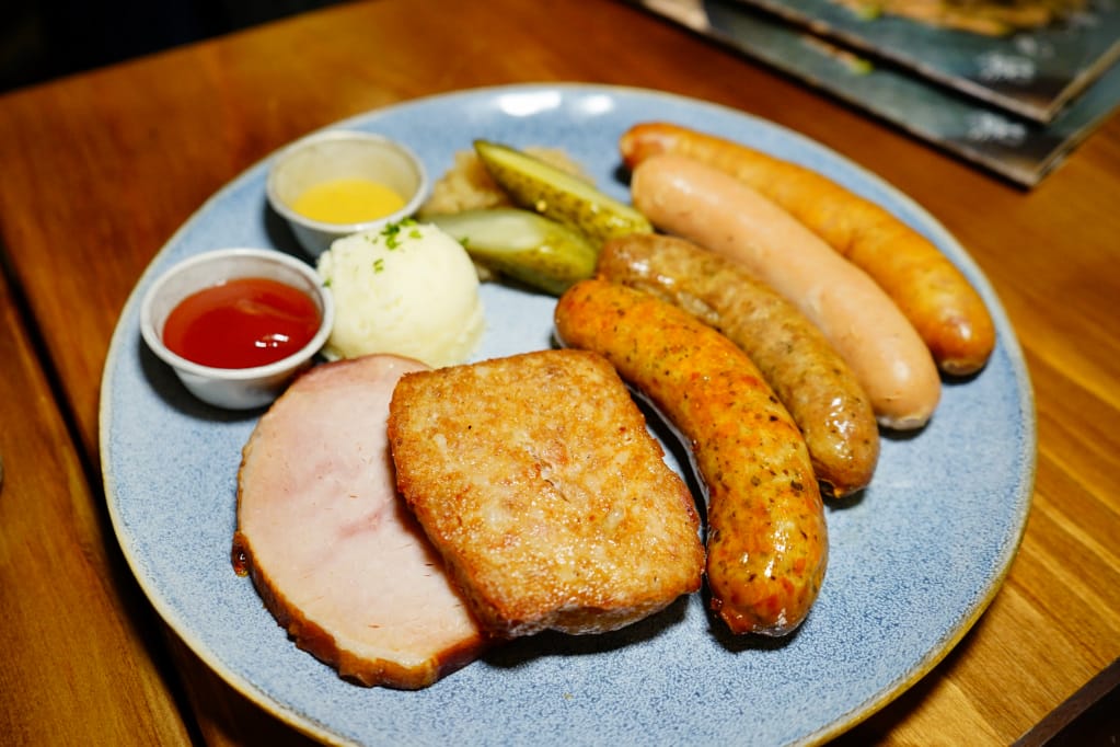 美食｜台北 Schumann’s Bistro No. 6 舒曼六號餐館(南京店) 德國豬腳、黑白啤酒 南京復興、小巨蛋聚餐餐廳推薦！