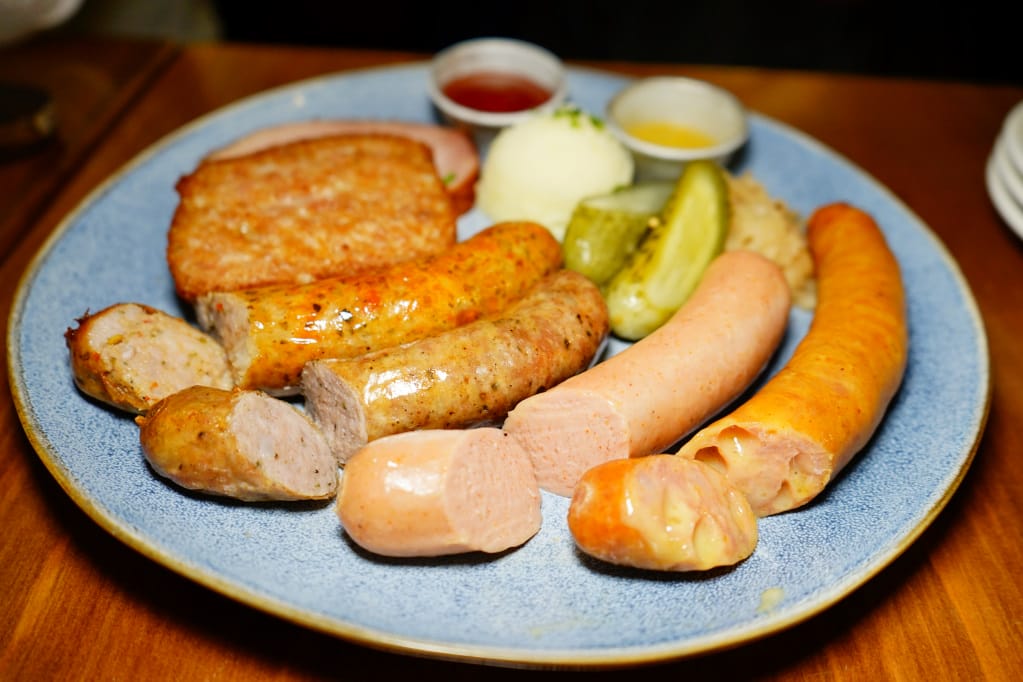 美食｜台北 Schumann’s Bistro No. 6 舒曼六號餐館(南京店) 德國豬腳、黑白啤酒 南京復興、小巨蛋聚餐餐廳推薦！