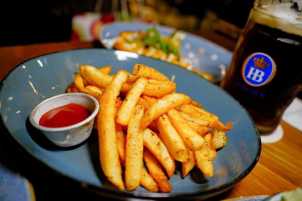 美食｜台北 Schumann’s Bistro No. 6 舒曼六號餐館(南京店) 德國豬腳、黑白啤酒 南京復興、小巨蛋聚餐餐廳推薦！
