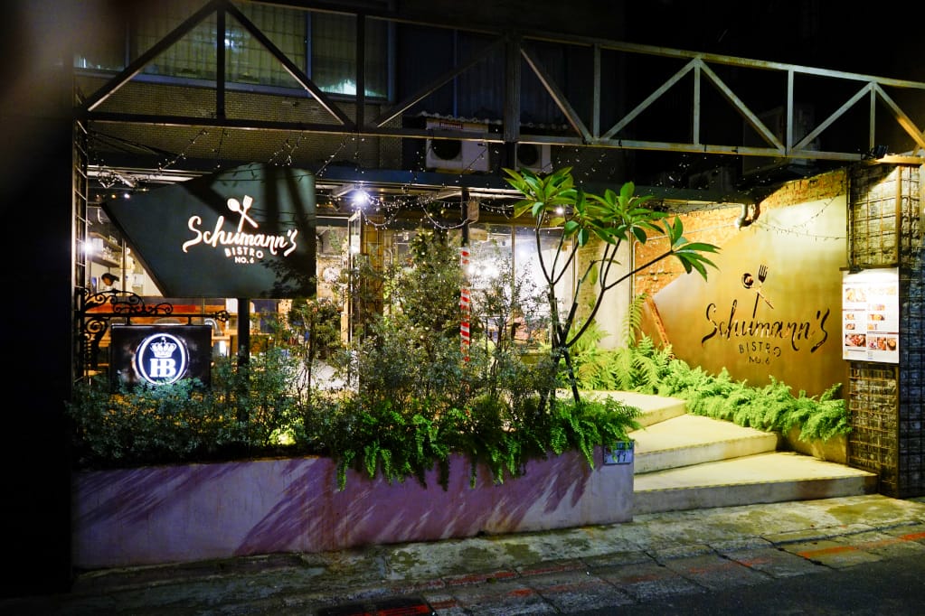 美食｜台北 Schumann’s Bistro No. 6 舒曼六號餐館(南京店) 德國豬腳、黑白啤酒 南京復興、小巨蛋聚餐餐廳推薦！
