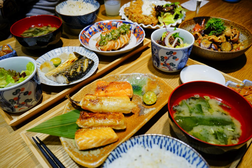 美食｜桃園中壢 坐著做。員工食堂 新開幕餐廳! CP值超高之美味日式定食推薦~
