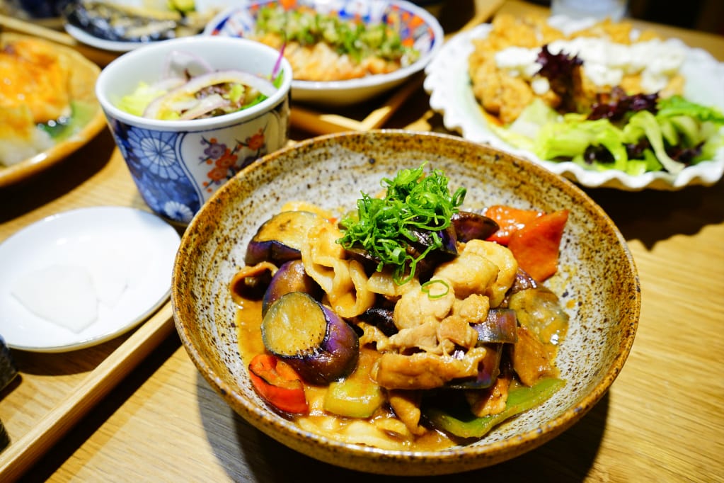 美食｜桃園中壢 坐著做。員工食堂 新開幕餐廳! CP值超高之美味日式定食推薦~