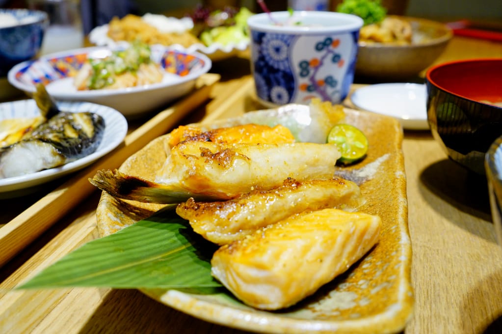 美食｜桃園中壢 坐著做。員工食堂 新開幕餐廳! CP值超高之美味日式定食推薦~