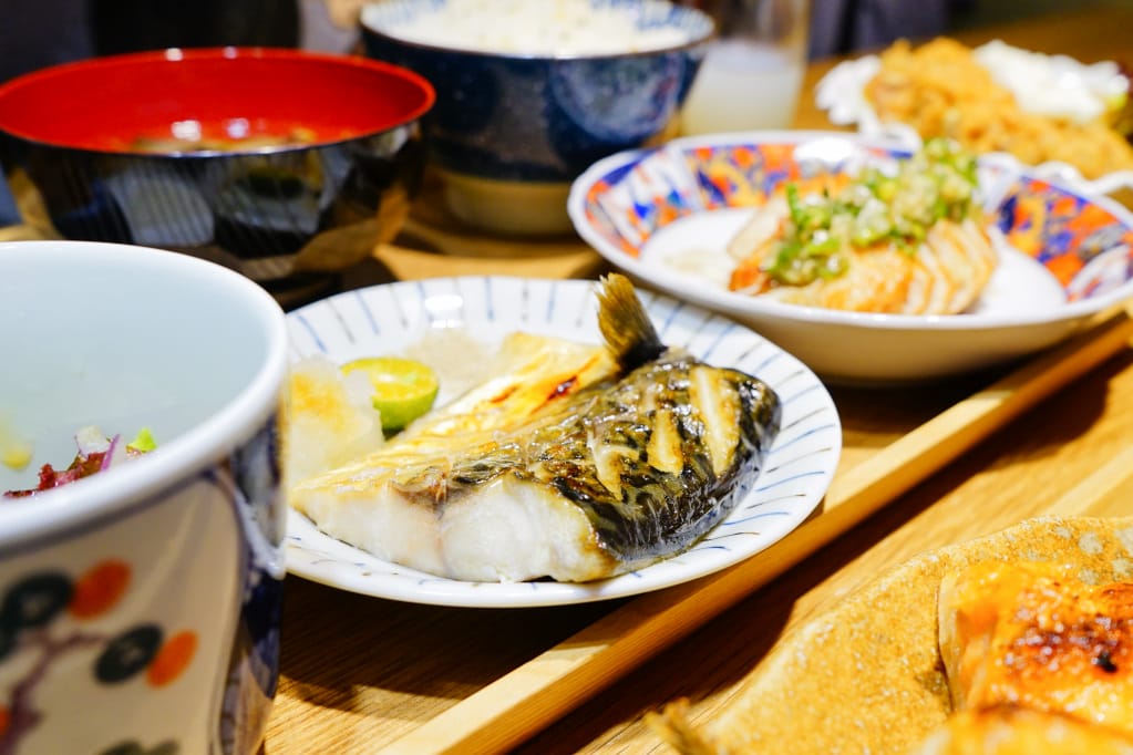 美食｜桃園中壢 坐著做。員工食堂 新開幕餐廳! CP值超高之美味日式定食推薦~